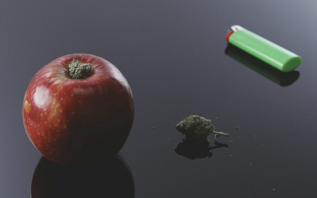 How to Make a Homemade Apple Pipe for Your Cannabis