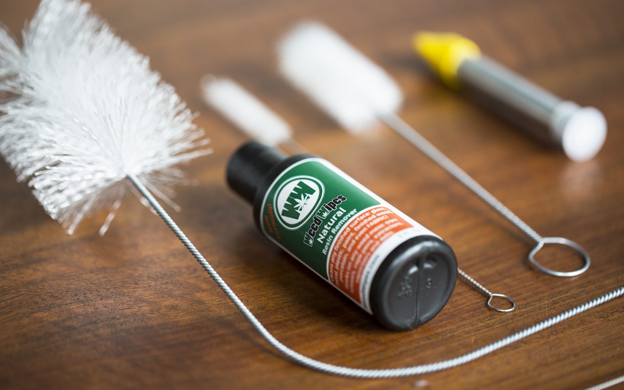Product Review: Weed Wipes Deluxe Cleaning Kit