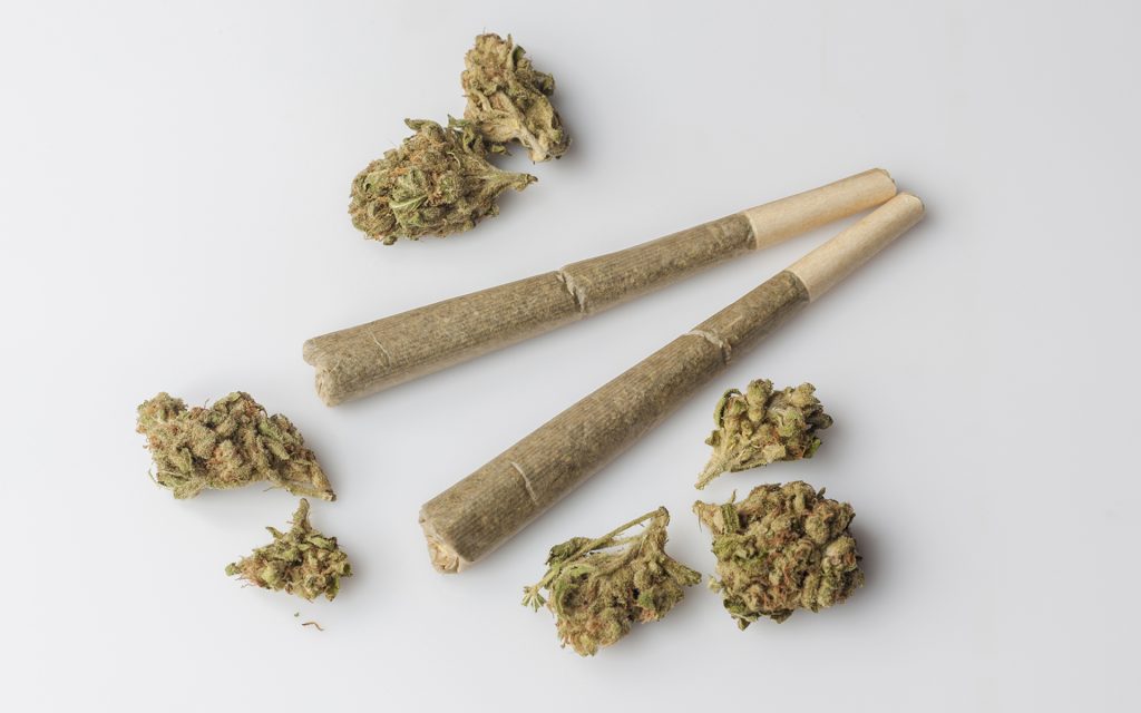 How to Help Your Friends Who Are Smoking Cannabis for the First Time