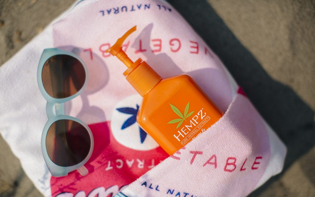 10 Ultimate Marijuana Essentials for a Summer Cannabis Beach Bag | Leafly