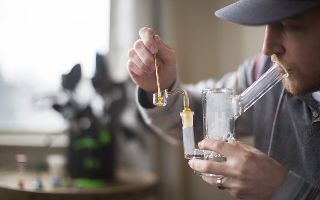 dabbing, avid dabber, how to dab, benefits of dabbing, is dabbing bad for you