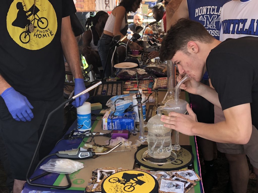 dabs on display