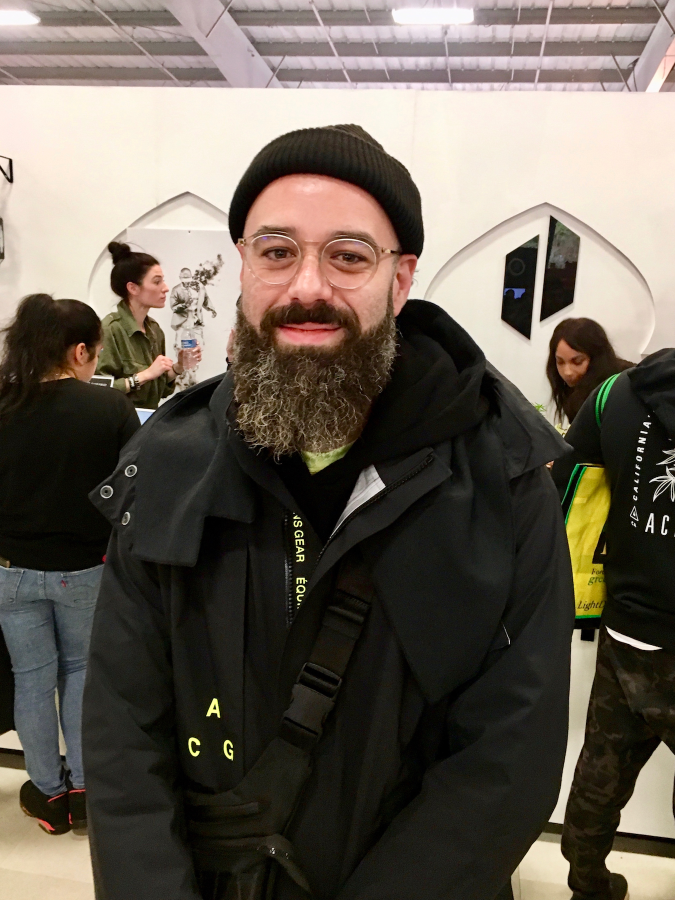 Low-key titan Roger Volodarsky—CEO of Puffco—provided Puffco Peak for bring-your-own dabs sessions. (David Downs/Leafly)