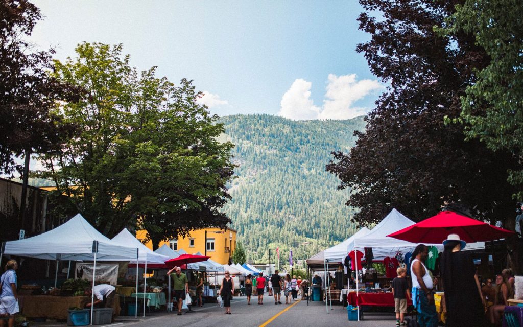 british columbia farmers market mountains
